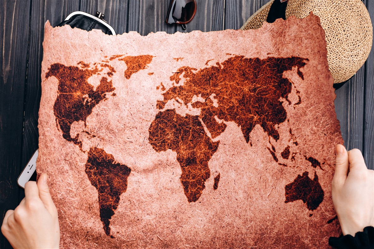 carte du monde en bois