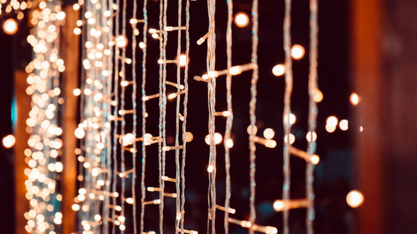 Comment créer une ambiance féerique avec des rideaux lumineux pour vos fêtes ?