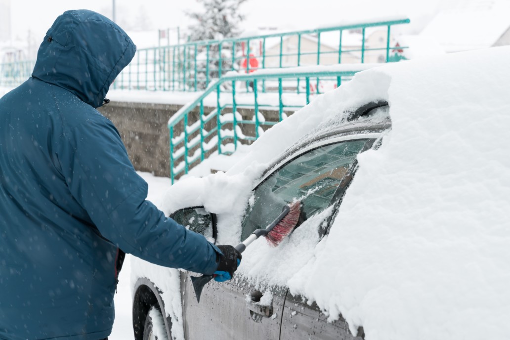 outil hiver pour voiture