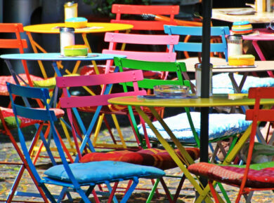 Profitez d'une décoration industrielle grâce à une chaise de bistrot