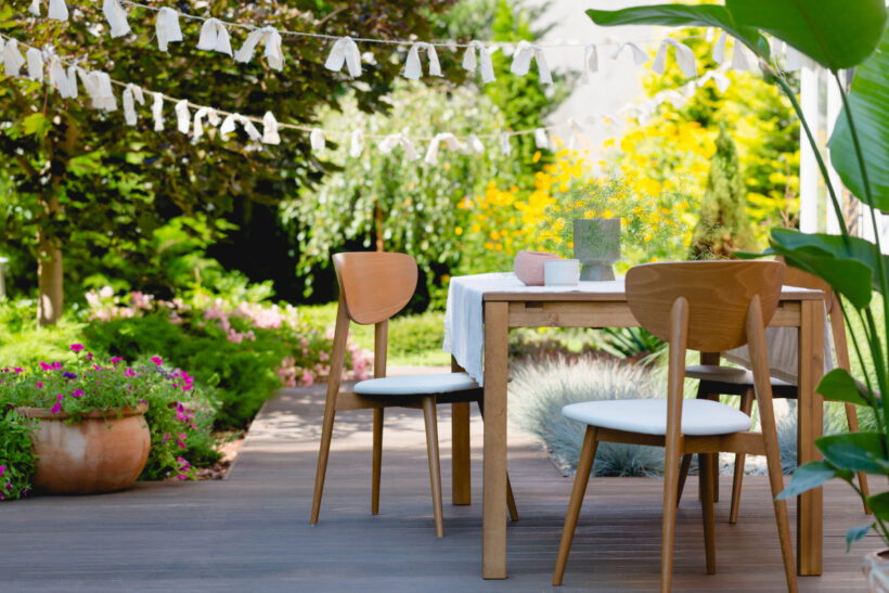 table de jardin en bois